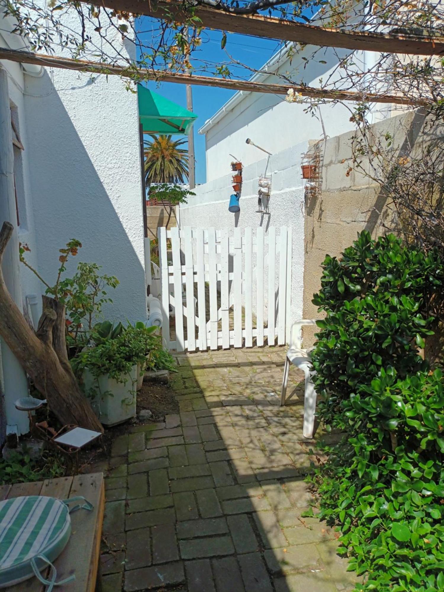 40 On Main Self Catering Appartement Hermanus Kamer foto